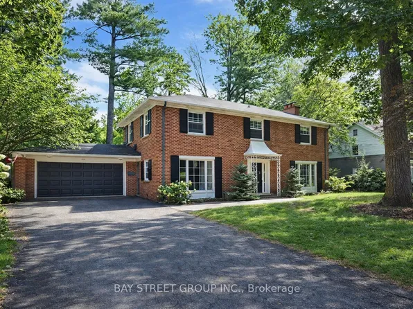 178 Breezy Pines Dr, Mississauga, ON L5B 1B4