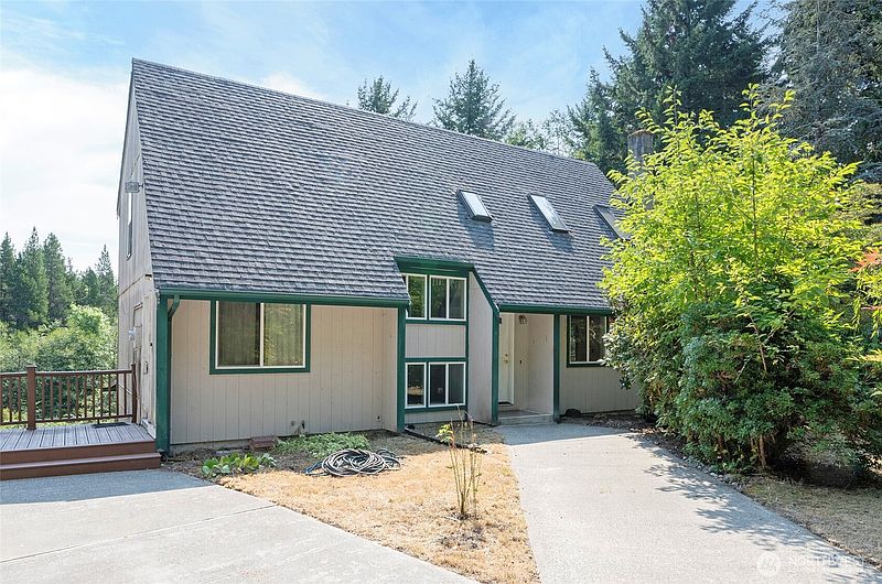 2nd image of 5724 Puget Beach Road NE
