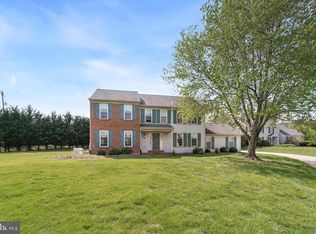 1098 Armstrong Ct, Chesterbrook, PA 19087