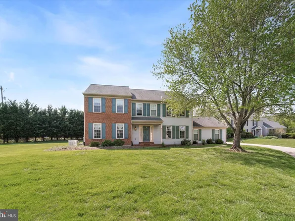 1098 Armstrong Ct, Chesterbrook, PA 19087