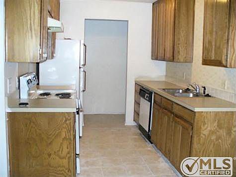 3rd image of 6625 Parkview Dr