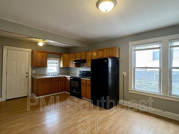 4th image of 50 Montauk Ave #1