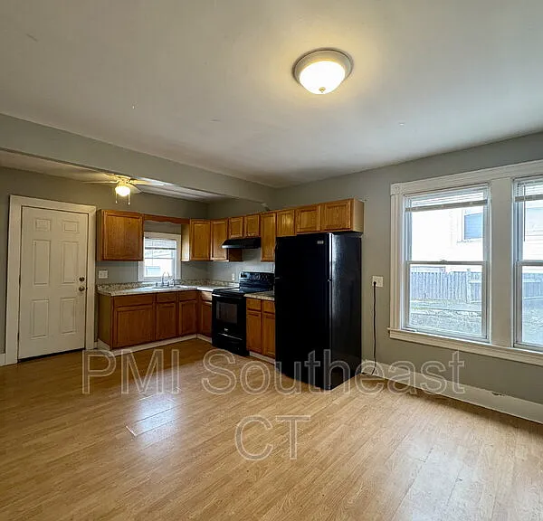 50 Montauk Ave #1 — Photo 4
