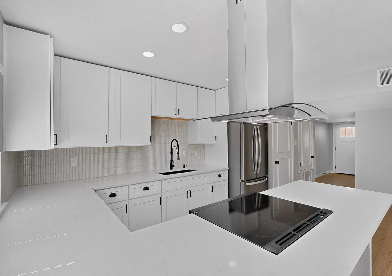Newly Renovated Home The Colony — Photo 4