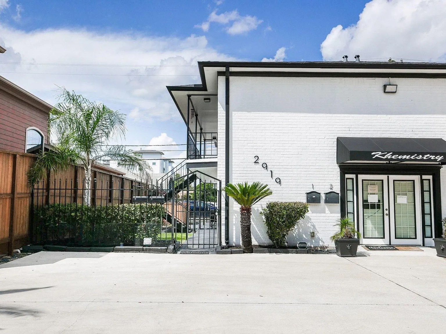 2 bed, 1.0 bath, 3136 sqft, $1,350 — Photo 1