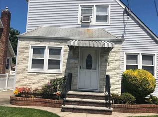 192 Parkway Ct, Mineola, NY 11501