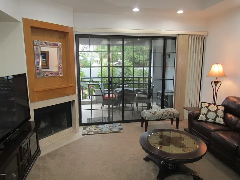 902 W Glendale Ave — Photo 4