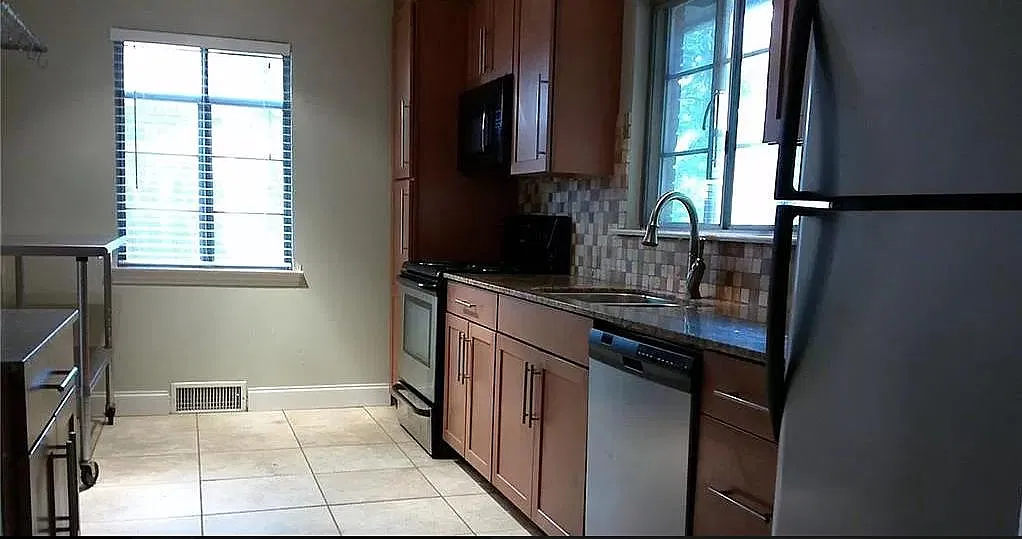 2 bed, 1068 sqft, $1,300 — Photo 3