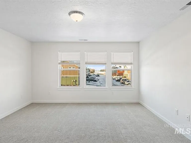 352 N Tessa Ln — Photo 9