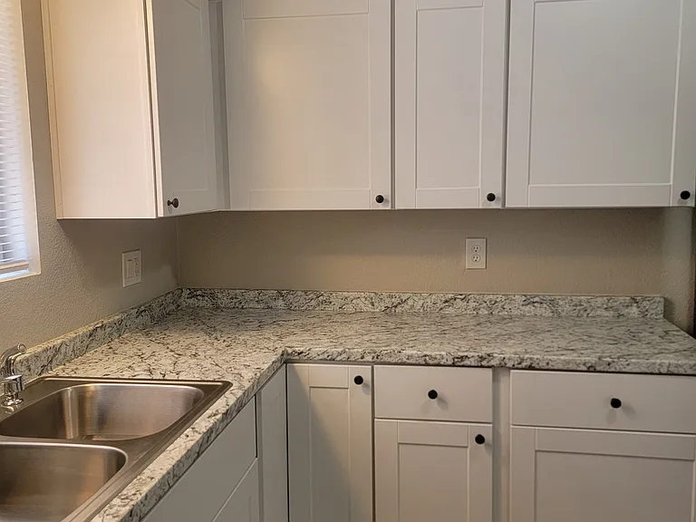 204 N Standage — Photo 17