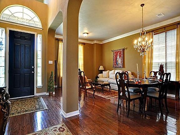 3rd image of 605 Walnut Hollow Dr