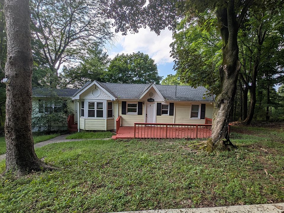 1st image of 2 Claremont Trl