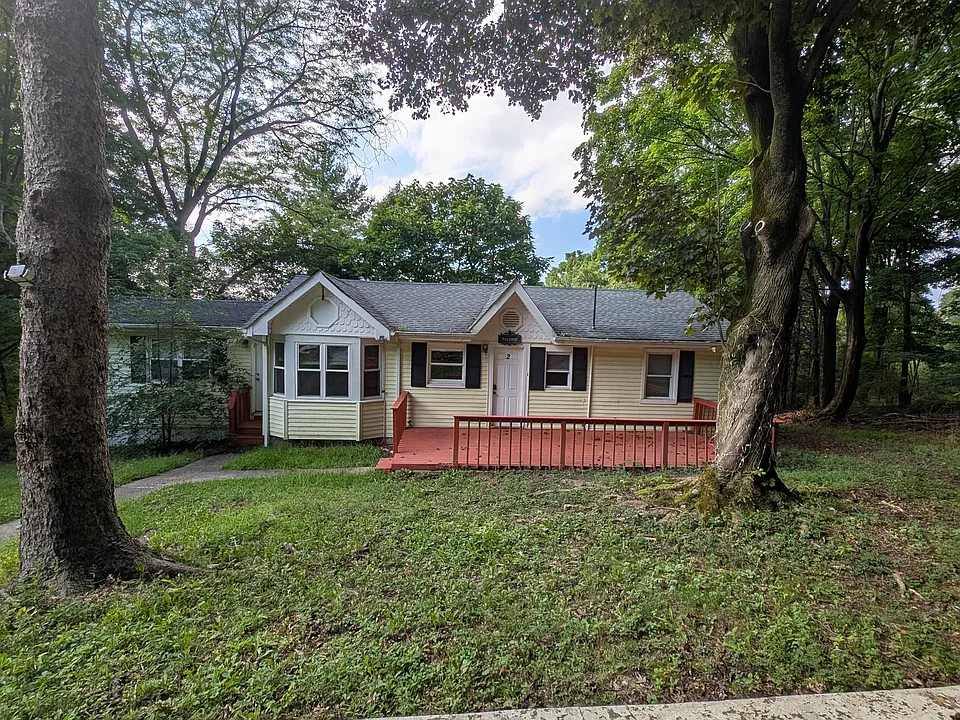 2 Claremont Trl