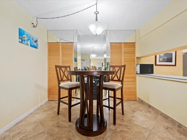 1014 Green Pine Blvd APT H1, West Palm Beach, FL 33409