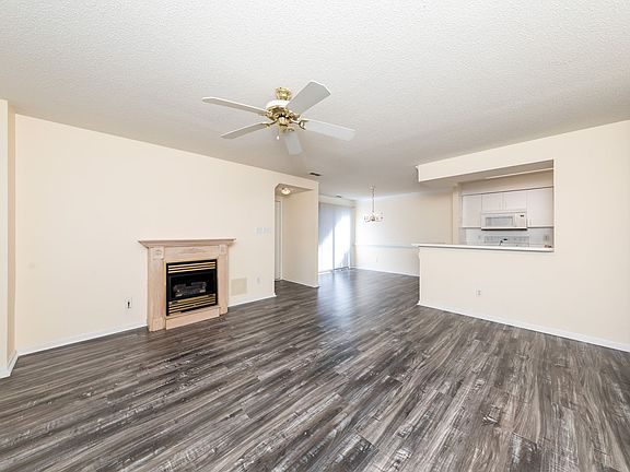 2nd image of 101 Queens Cres
