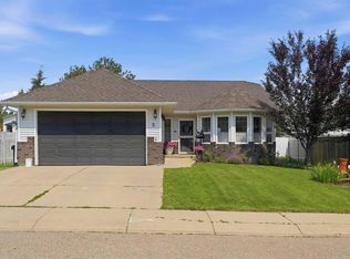 5 S Westwood Cres, Sylvan Lake, AB T4S 1P6