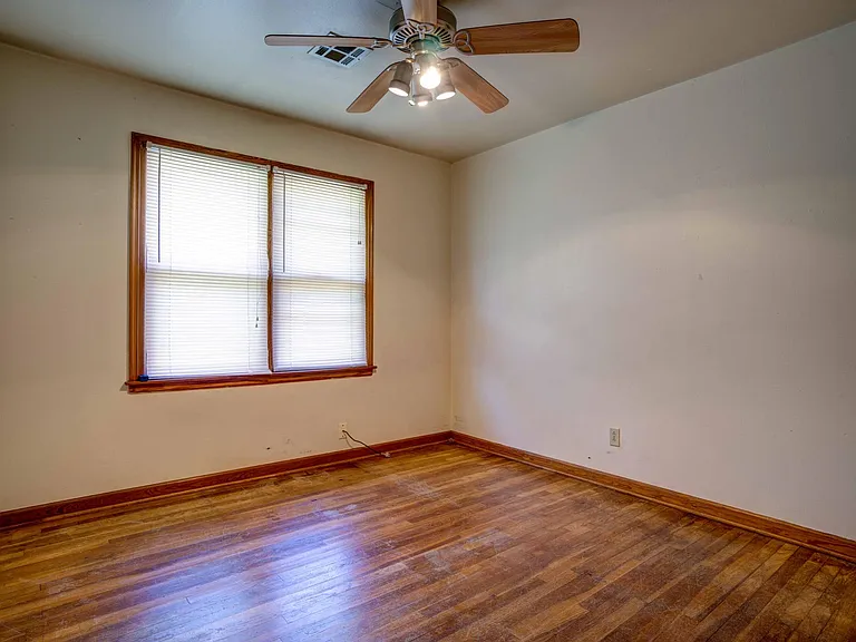 420 N Husband St — Photo 9