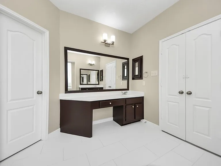 435 Leisure Dr — Photo 28