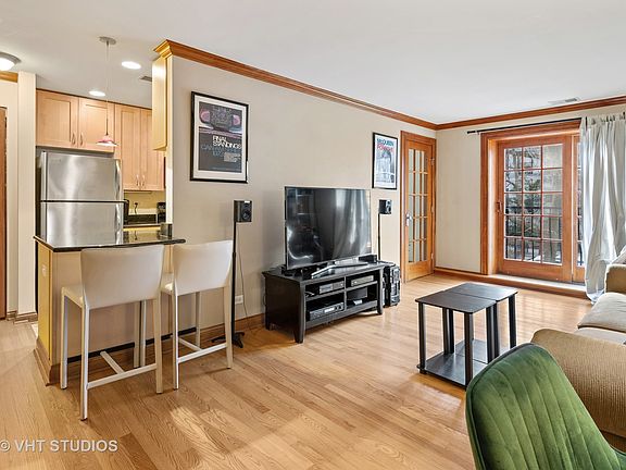 3rd image of 512 W Barry Ave APT 203