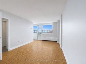 1500 Bathurst St