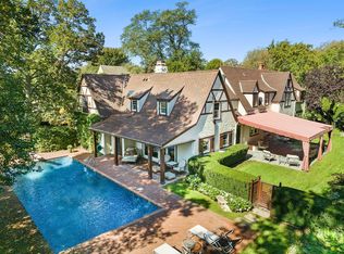 242 Herrick Rd, Southampton, NY 11968