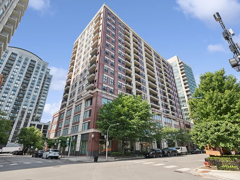 451 W Huron St #1501 — Photo 1
