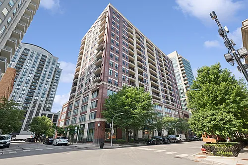 451 W Huron St #1501 Photo 1