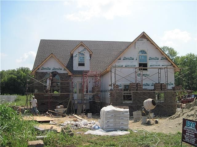 1st image of 128 Laramie Ct