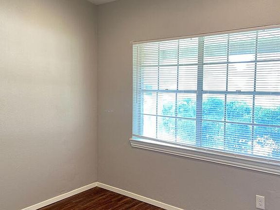 3rd image of 3609 Galaxie Dr