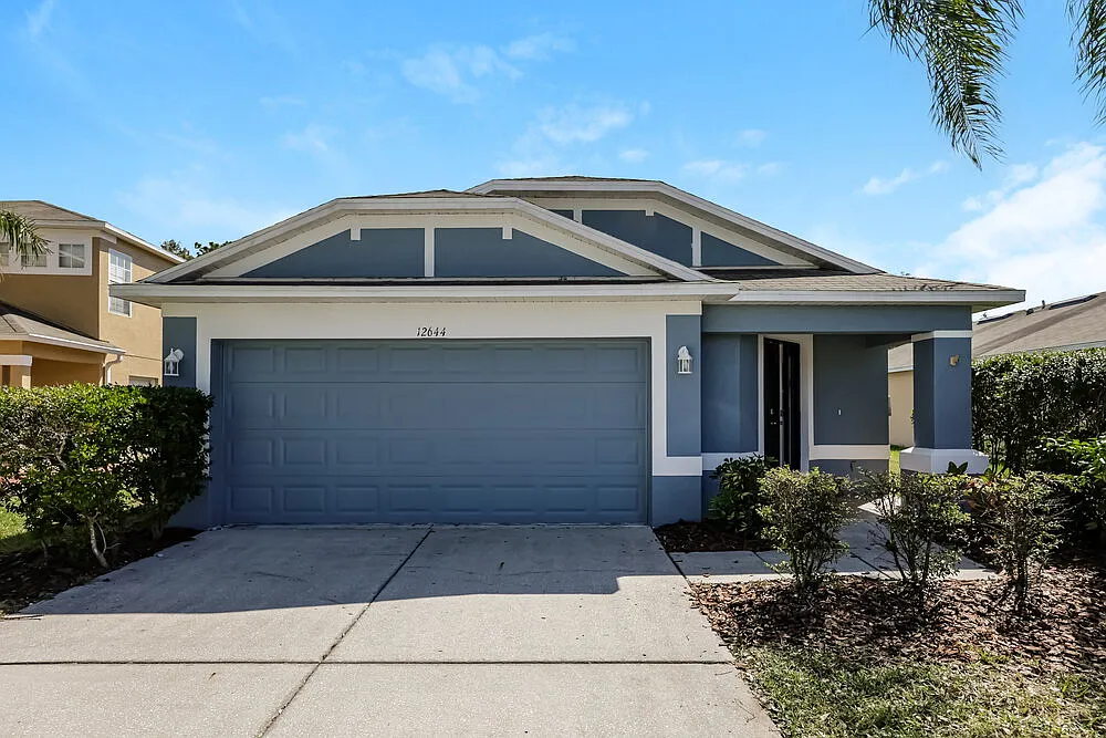 3 bed, 2.0 bath, 1382 sqft, $2,035 — Photo 1