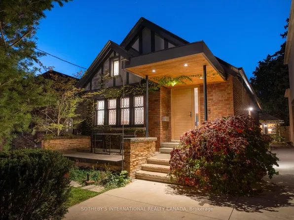 16 Sunnybrook Rd, Toronto, ON M6S 1G2