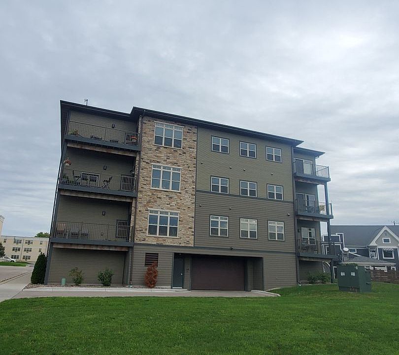 1st image of 128 E Wisconsin St #102