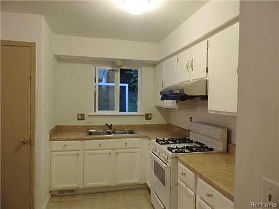 4th image of 2036 Winewood Ave