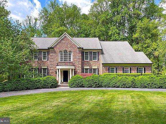 3rd image of 7808 Devereux Manor Ct