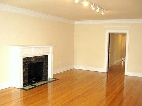 2nd image of 6142 N Kenmore Ave APT 2