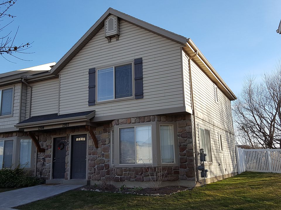 1st image of 1202 E Black Horse Dr