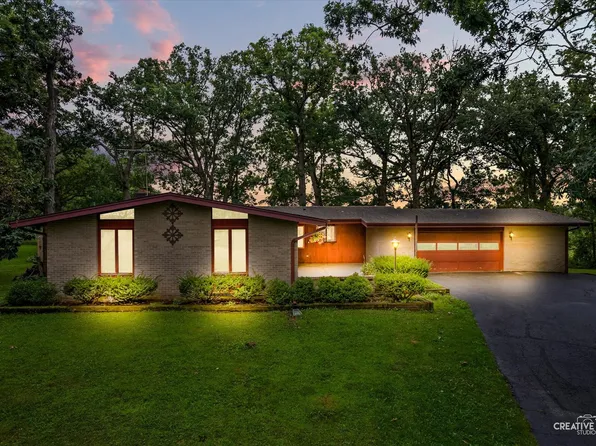 3S984 Oakland Ln, North Aurora, IL 60542