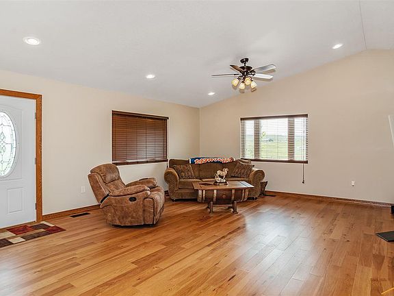 3rd image of 22133 Saddle Rd