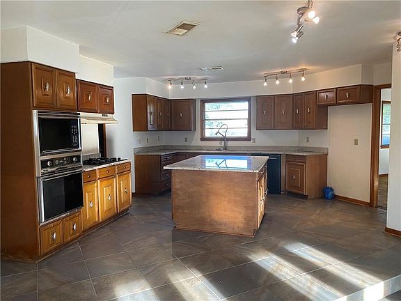 4th image of 102 Linda Ct