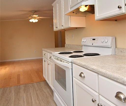 4th image of 427 Leisure Dr