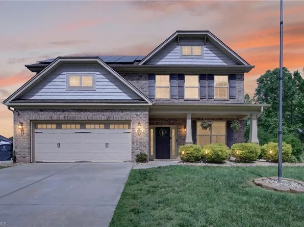 906 Maxine St, Kernersville, NC 27284