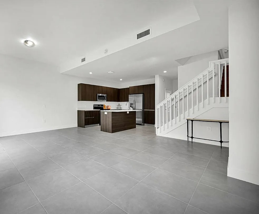 3 bed, 1900 sqft, $2,700 — Photo 4