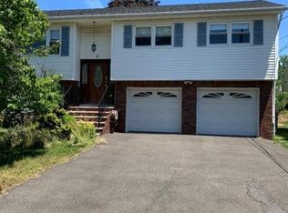 22 Swift Ct, Clifton, NJ 07014