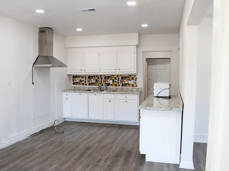1603 W Laurel — Photo 3
