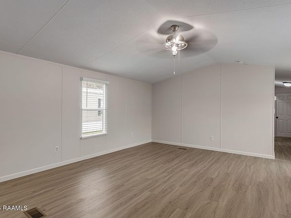5th image of 214 Blanco Dr