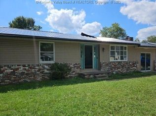 15 Pinewood Cir, Saint Albans, WV 25177