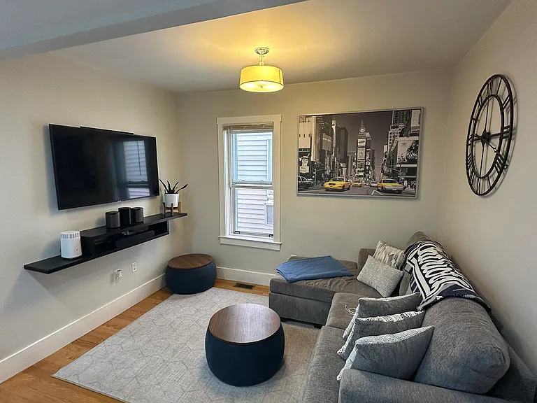 70 Wordsworth St #1 — Photo 6