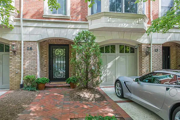 Rented by Keller Williams City Life Realty | media 6