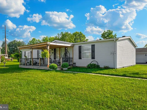 187 Downey Orchard Rd, Falling Waters, WV 25419
