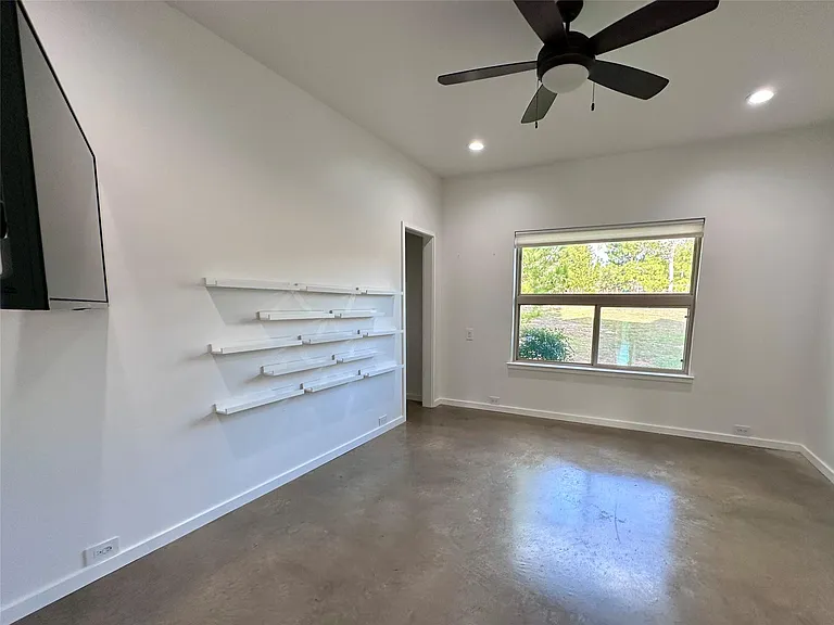 137 Mulberry Ln — Photo 32